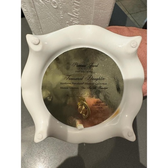 Ardleigh ELLIOT  My Daughter My Joy Music Box Egg Shaped 2008. - Picture 6 of 7